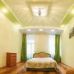 на замарстинівській 10, на 6 осіб в центрі у м львові Apartment