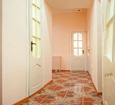на замарстинівській 10, на 6 осіб в центрі у м львові Apartment *
