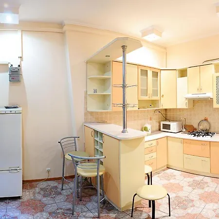 на замарстинівській 10, на 6 осіб в центрі у м львові Apartment Lviv