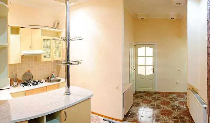 на замарстинівській 10, на 6 осіб в центрі у м львові לבוב