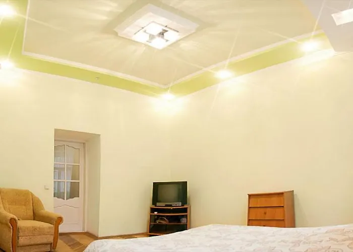 подобово у львові на замарстинівській 10 *