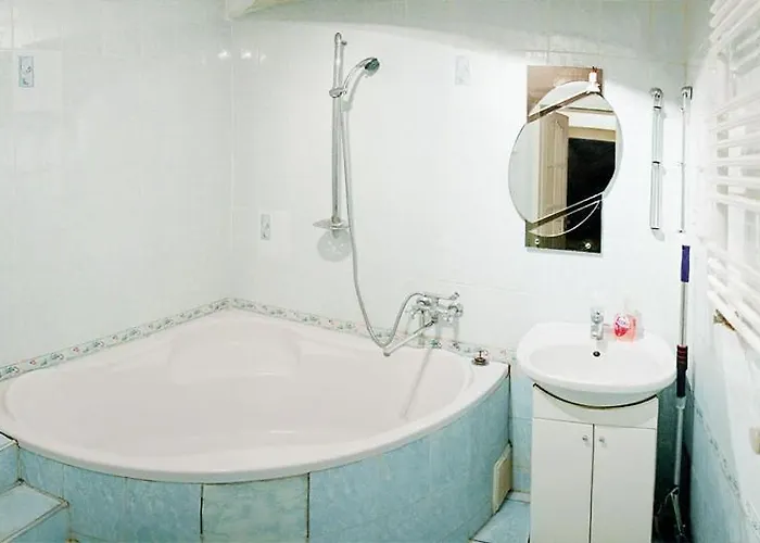 подобово у львові на замарстинівській 10 *