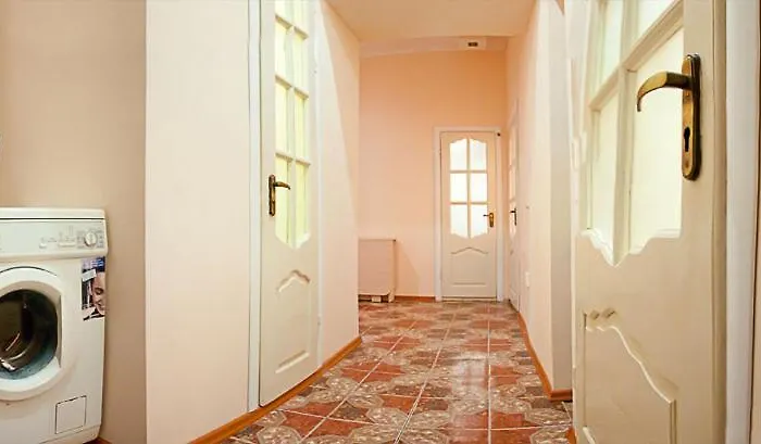 на замарстинівській 10, на 6 осіб в центрі у м львові דירה *