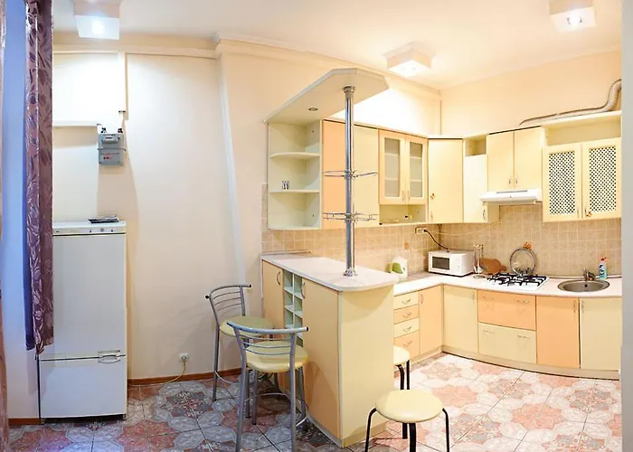 подобово у львові на замарстинівській 10 Апартаменты Львов